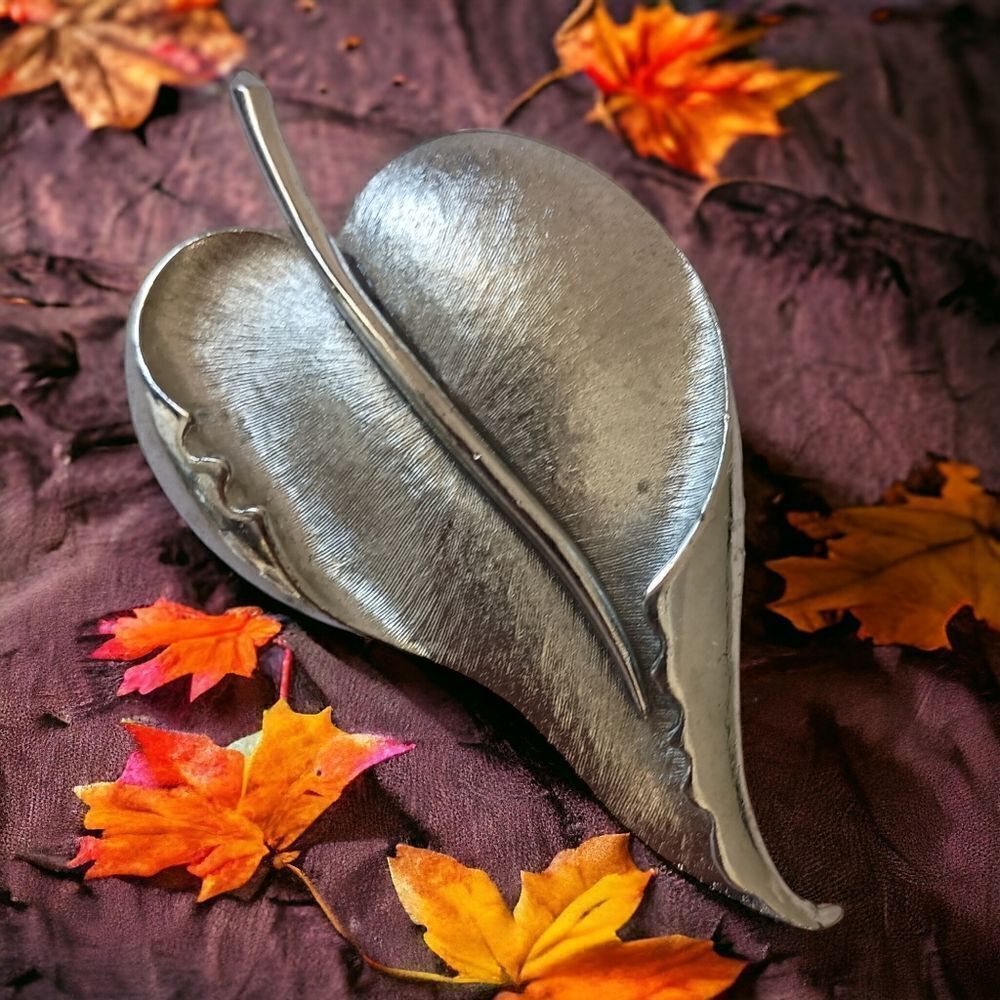 Vintage Leaf Brooch‎ Silver Tone Brushed Textured Mod Brutalist Modernist MCM